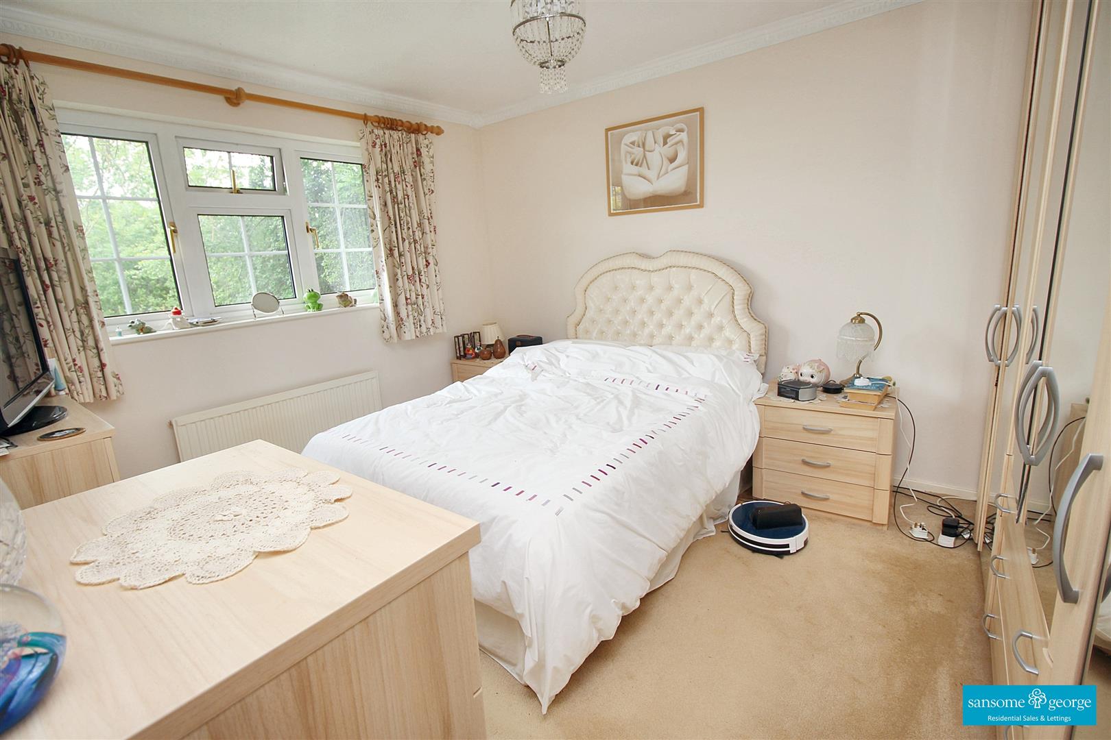 Simons Close, Tilehurst, Reading